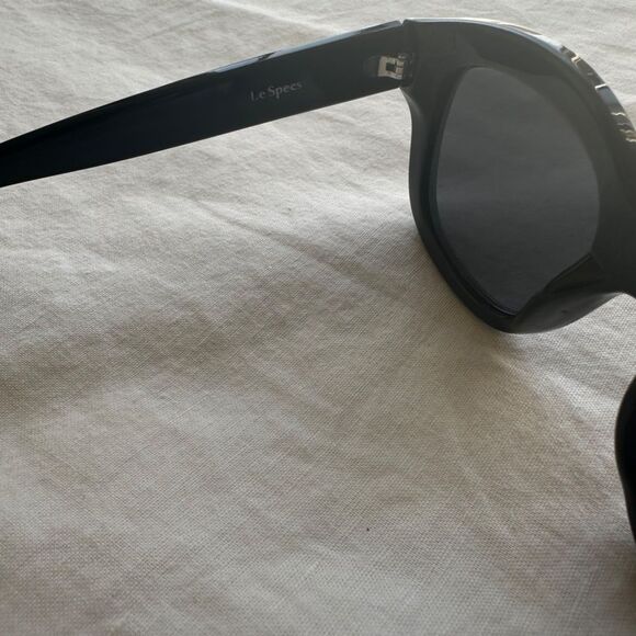 Le Specs Runaways Acetate Sunglasses Black - Picture 2 of 6